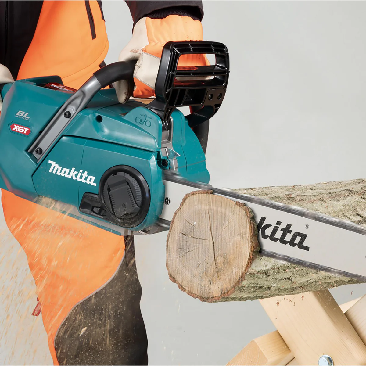 Makita Chainsaw Kit 40cm Heavy Duty 16